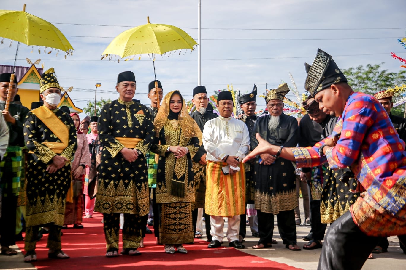 Banyak Budi Dan Bakti, LAMR Beri Gelar Datuk Wira Lela Setia Negeri Kepada Kapolda Riau Irjen Pol Mohamad Iqbal