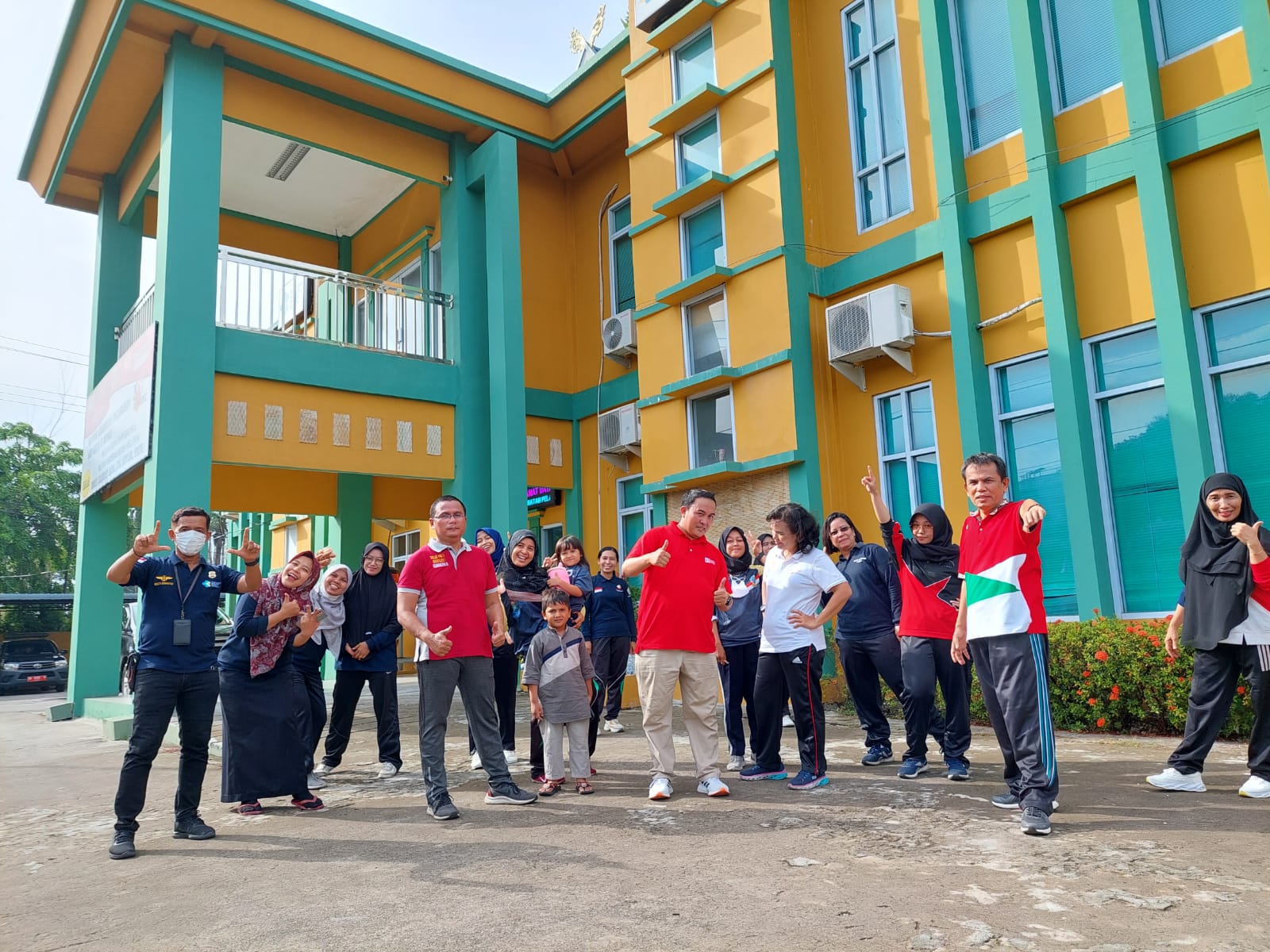 Kantor Kesehatan Pelabuhan Kelas II Dumai mengadakan senam pagi bersama 