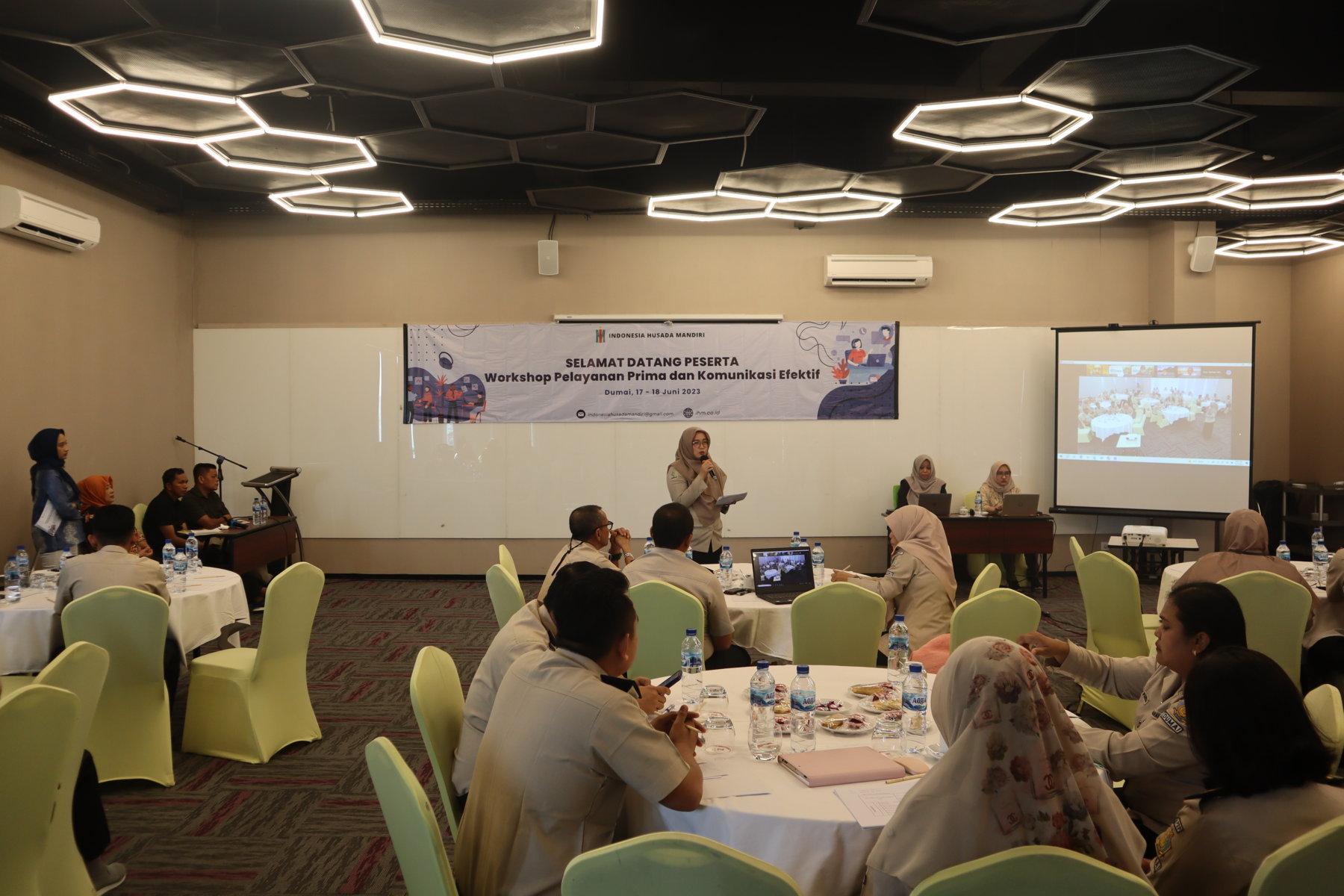 Pembukaan Kegiatan Workshop Pelayanan Prima dan Komunikasi Efektif Pada Kantor Kesehatan Pelabuhan Kelas II Dumai Oleh Ibu dr. R. Melda Indri Purnama, M.M. selaku Plt Kepala Kantor Kesehatan Pelabuhan Kelas II Dumai